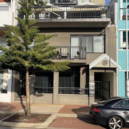 防波堤短住公寓 曼哲拉 外观 照片