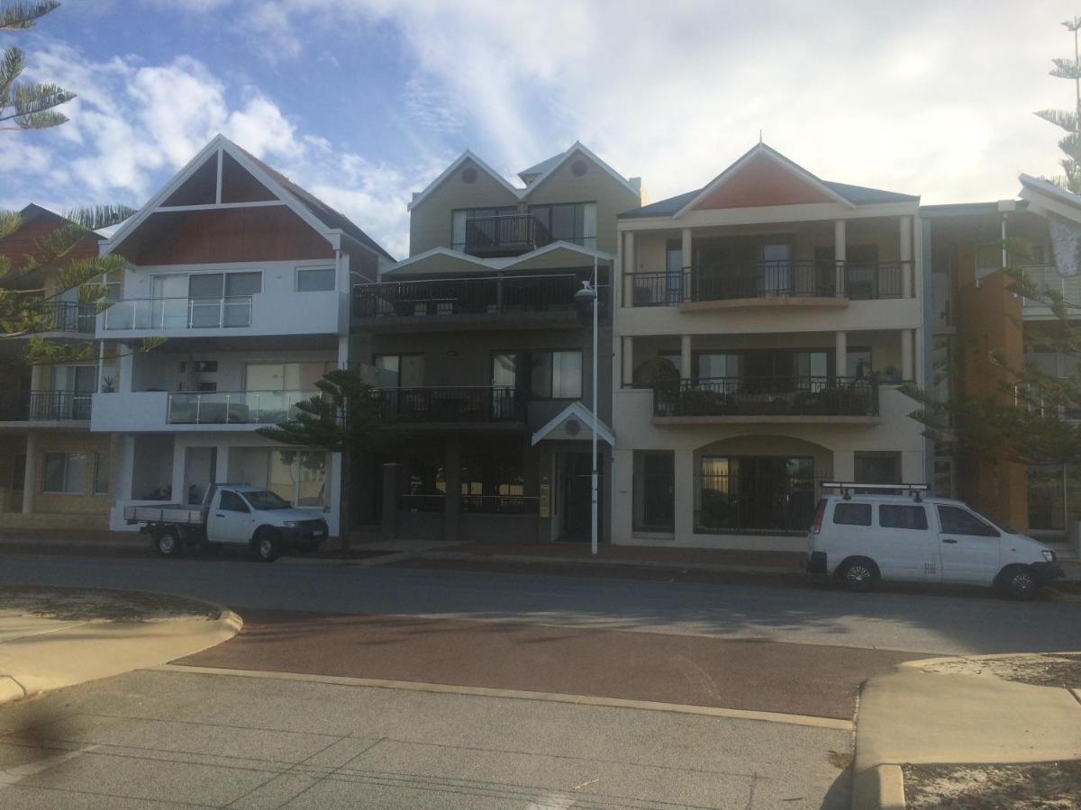 防波堤短住公寓 曼哲拉 外观 照片